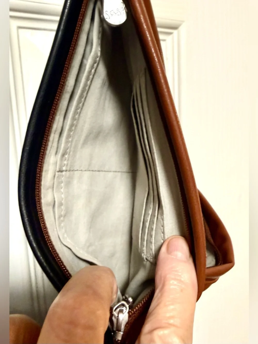 SASH! Crossbody Bag in Black